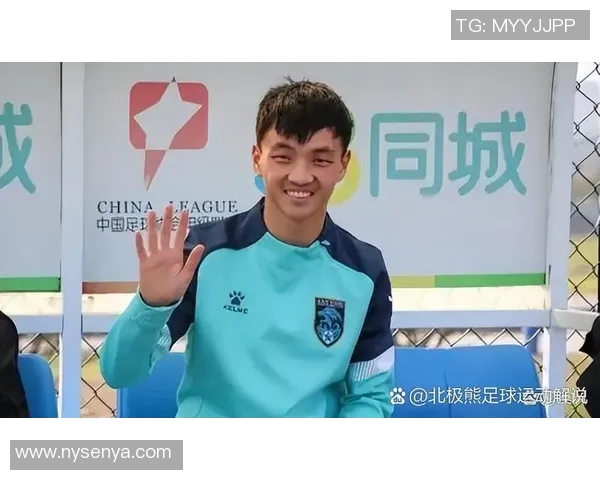 从童年梦想到绿茵英雄：那些以出生地为荣的足球球星故事