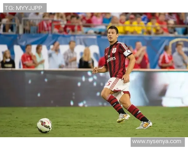 绿茵场上的传奇风采 足球巨星背后的成长与荣耀 绿茵场上的传奇风采 足球巨星背后的成长与荣耀